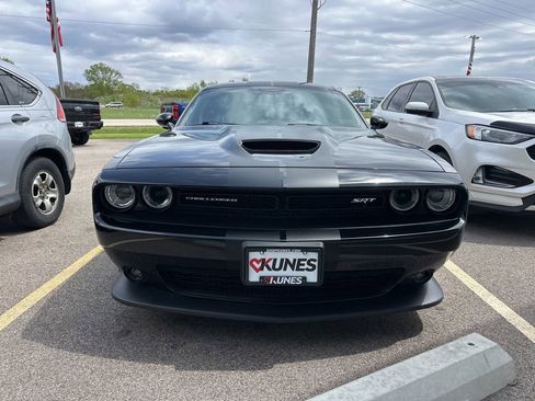 Used 2016 Dodge Challenger SRT w/ Technology Group RWD image 19