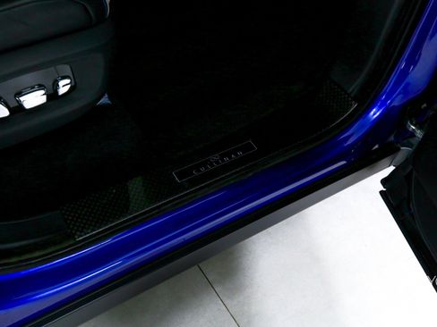 Used 2021 Rolls-Royce Cullinan Black Badge image 32