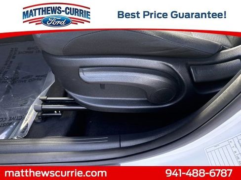 Used 2025 Kia Soul LX w/ LX Technology Package FWD image 10