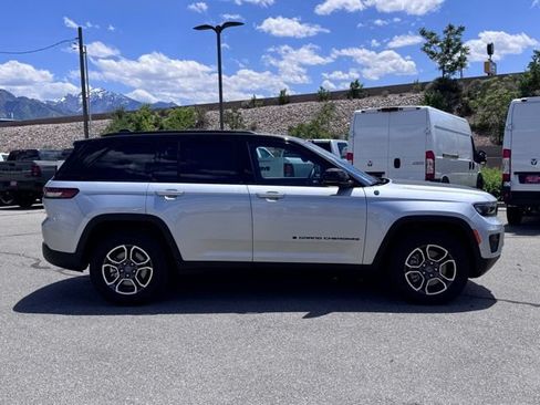 Used 2023 Jeep Grand Cherokee Trailhawk w/ Advanced Protech Group II AWD/4WD image 8