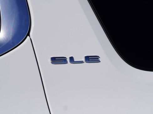 Used 2021 GMC Acadia SLE image 9