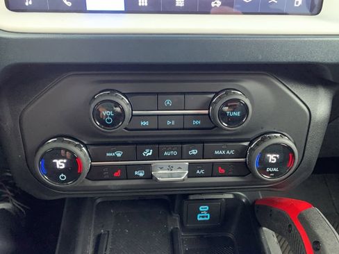 Certified 2025 Ford Bronco Heritage Edition AWD/4WD image 45