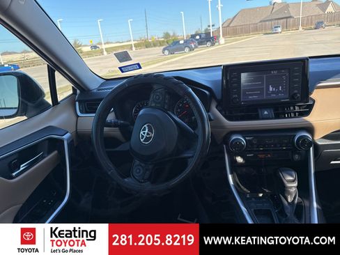 Used 2021 Toyota RAV4 XLE image 7