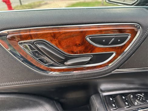 Used 2020 Lincoln Continental image 14