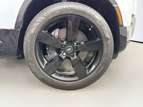 Used 2023 Land Rover Defender 130 X-Dynamic SE AWD/4WD image 36