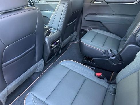 Used 2026 GMC Acadia AT4 w/ Luxury Package AWD/4WD image 12
