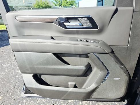 New 2026 Chevrolet Suburban Premier w/ Sun And Tow Package AWD/4WD image 28