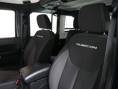 Used 2017 Jeep Wrangler Unlimited Rubicon w/ Connectivity Group image 11