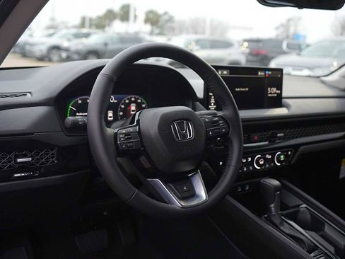 Used 2025 Honda Accord Touring image 2