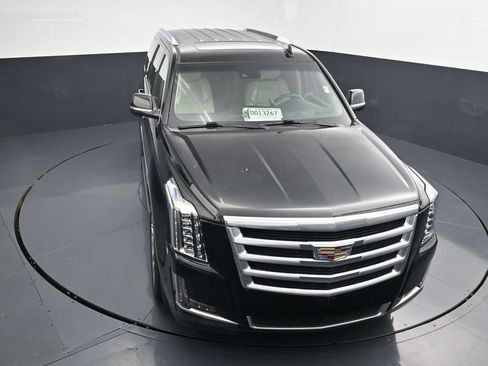 Used 2018 Cadillac Escalade Luxury AWD/4WD image 10