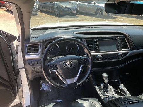 Used 2018 Toyota Highlander XLE FWD image 15