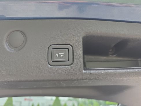 Used 2024 Chevrolet Equinox LT FWD image 32