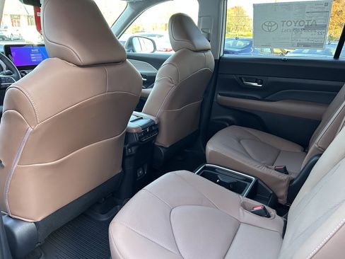 New 2026 Toyota Grand Highlander Platinum image 15