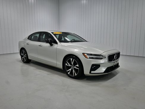 Used 2019 Volvo S60 T6 R-Design AWD/4WD image 3