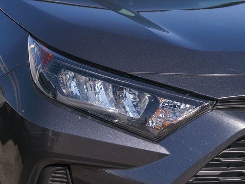 Used 2022 Toyota RAV4 LE image 4