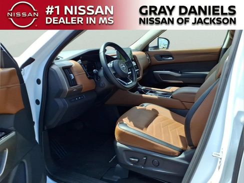Certified 2025 Nissan Pathfinder Platinum w/ Cargo Package FWD image 25