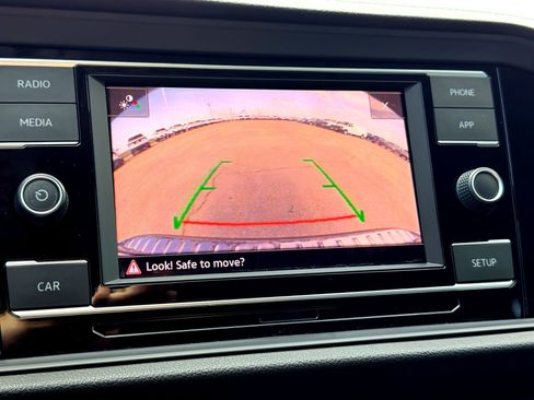 Used 2019 Volkswagen Jetta SE image 25