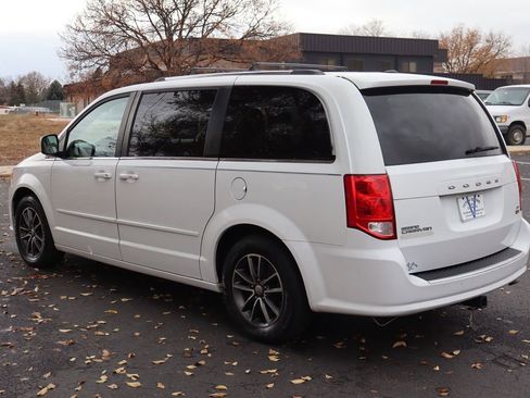Used 2017 Dodge Grand Caravan SXT image 8