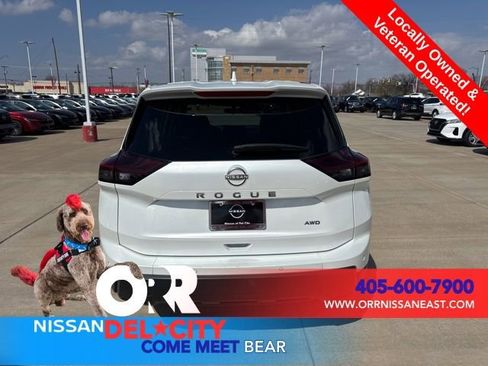 Used 2025 Nissan Rogue SV image 4