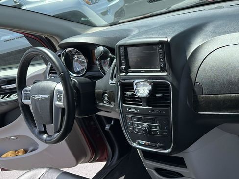 Used 2016 Chrysler Town & Country Touring w/ Driver Convenience Group FWD image 55