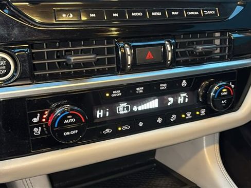 Used 2022 Nissan Pathfinder Platinum w/ Cargo Package image 20