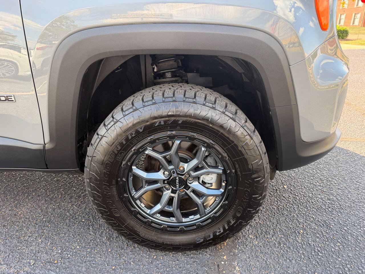 Used 2022 Jeep Renegade Latitude AWD/4WD image 19
