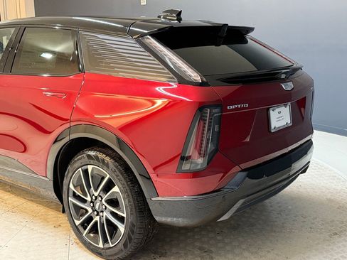 New 2026 Cadillac Optiq Sport 1 image 24