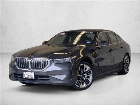 Used 2025 BMW i5 eDrive40i w/ Premium Package image 1