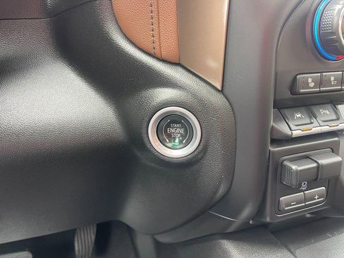 Used 2019 Chevrolet Silverado 1500 High Country image 33