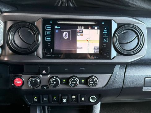 Used 2019 Toyota Tacoma TRD Off-Road w/ Technology Package AWD/4WD image 49