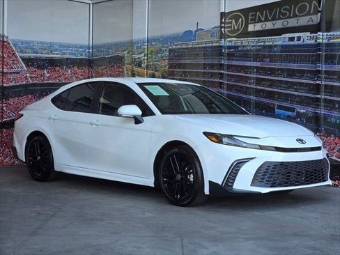 Used 2026 Toyota Camry SE FWD image 1