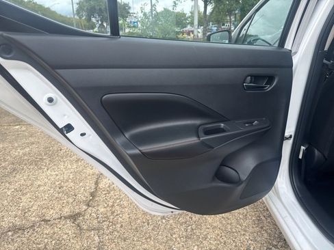 Used 2020 Nissan Versa SR w/ Convenience Package image 17