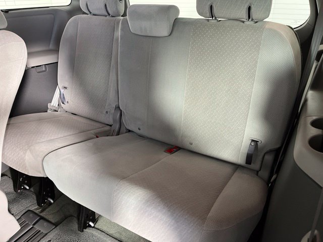 Used 2015 Toyota Sienna LE FWD image 36