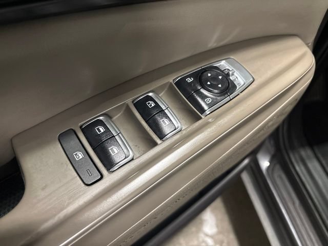 Used 2025 Kia Carnival FWD image 10