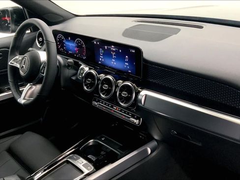 Used 2026 Mercedes-Benz GLB 250 image 11