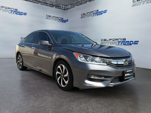 Used 2017 Honda Accord EX image 3
