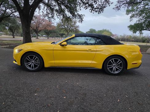 Used 2017 Ford Mustang Premium image 8