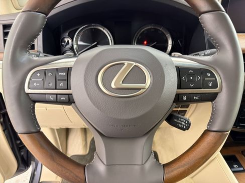 Used 2018 Lexus LX 570 4WD w/ Luxury Package image 16