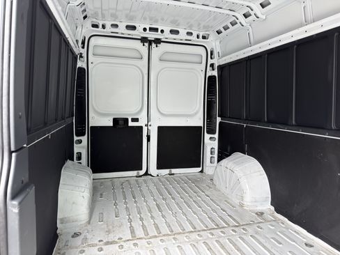 Used 2025 RAM ProMaster 2500 w/ Convenience Group FWD image 15