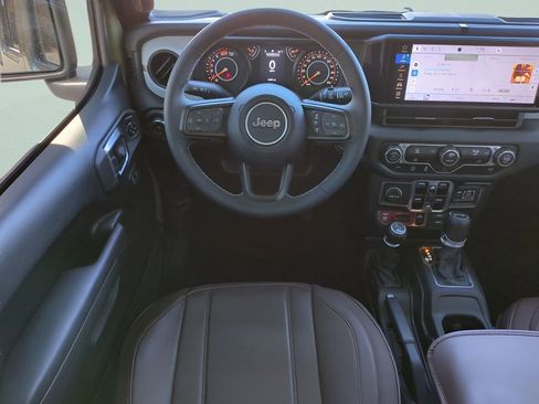 Used 2025 Jeep Wrangler Willys image 16