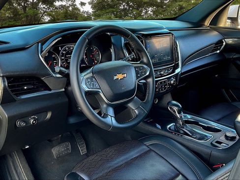 Used 2023 Chevrolet Traverse High Country image 18
