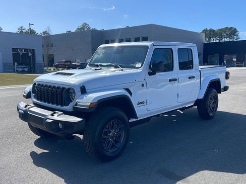 New 2026 Jeep Gladiator Sport image 3