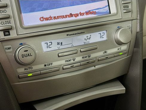 Used 2010 Toyota Camry XLE FWD image 16