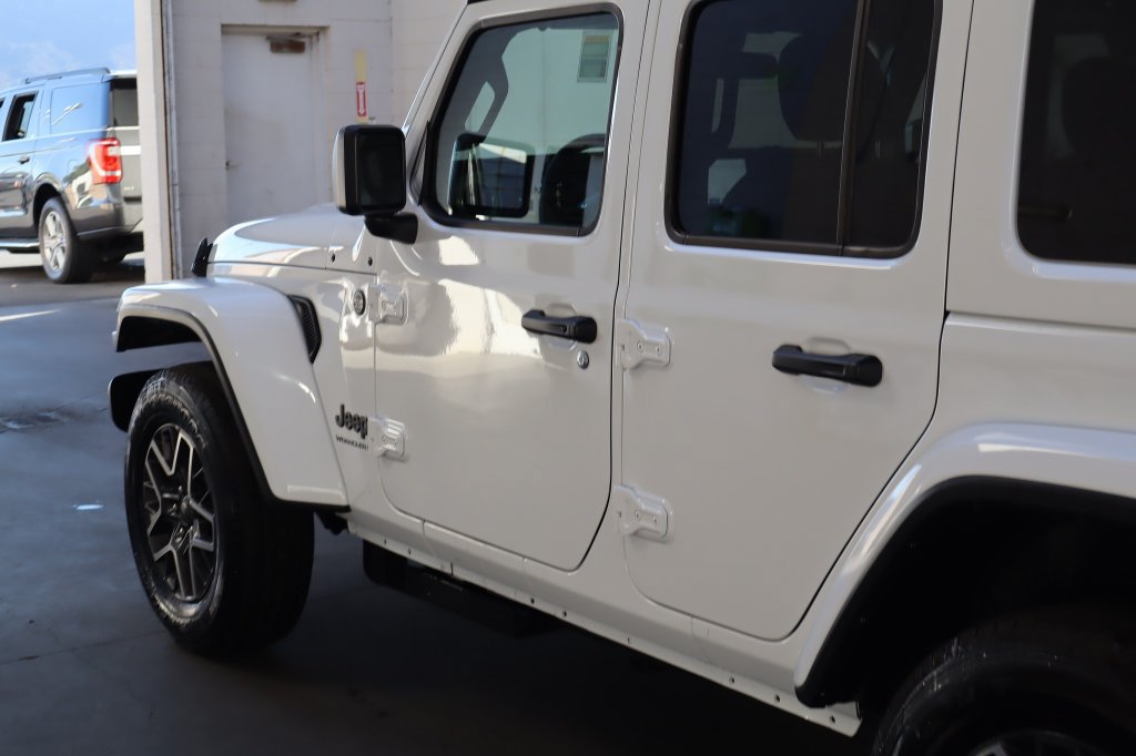 Used 2026 Jeep Wrangler Unlimited Sahara AWD/4WD image 9