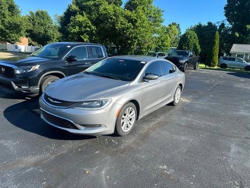 Used 2015 Chrysler 200 Limited FWD image 3