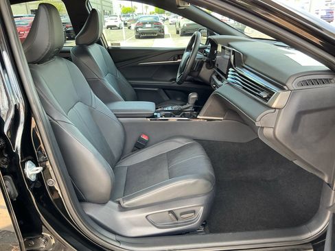 Used 2025 Toyota Camry XSE FWD image 19