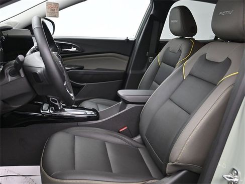 Used 2025 Chevrolet Trax ACTIV w/ Driver Confidence Package image 10