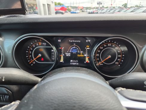 Used 2020 Jeep Gladiator Overland AWD/4WD image 23
