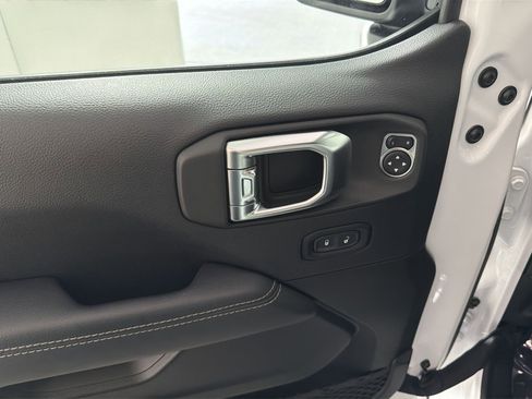 Used 2023 Jeep Wrangler Unlimited Sahara w/ Cold Weather Group image 15