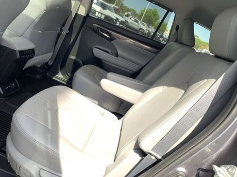 Certified 2020 Toyota Highlander Limited image 10